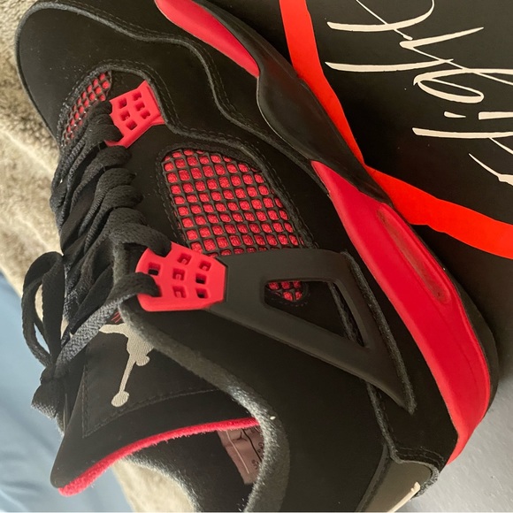 Jordan 4 ( Red Thunders) - Picture 4 of 6